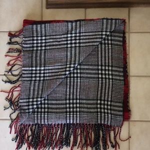 Reversible blanket scarf